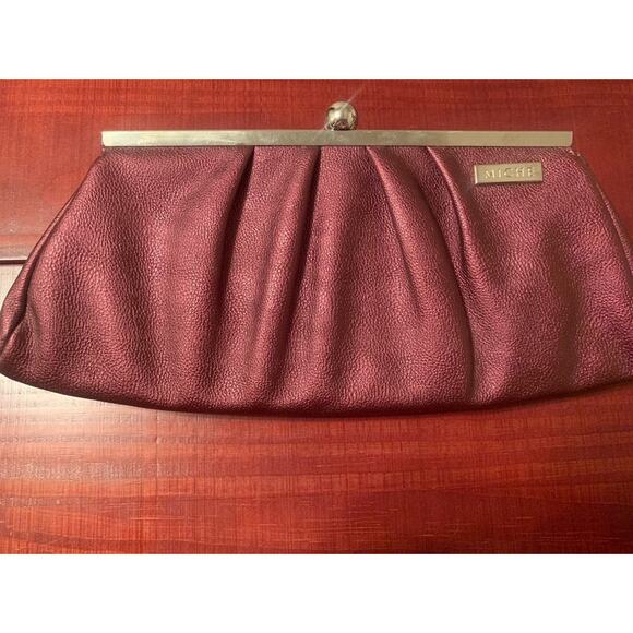 Miche Clutch Metallic Berry with Gold Chain Item# 9710 New - Picture 1 of 8